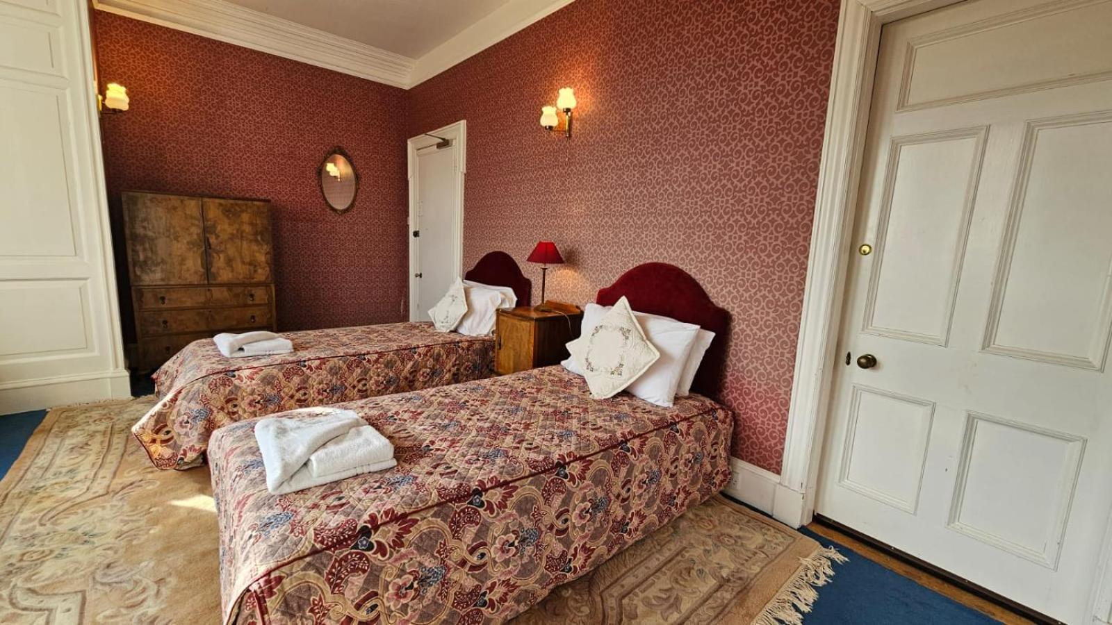 The Falls - Value Rooms At Aultnagar Estate Лэрг Экстерьер фото